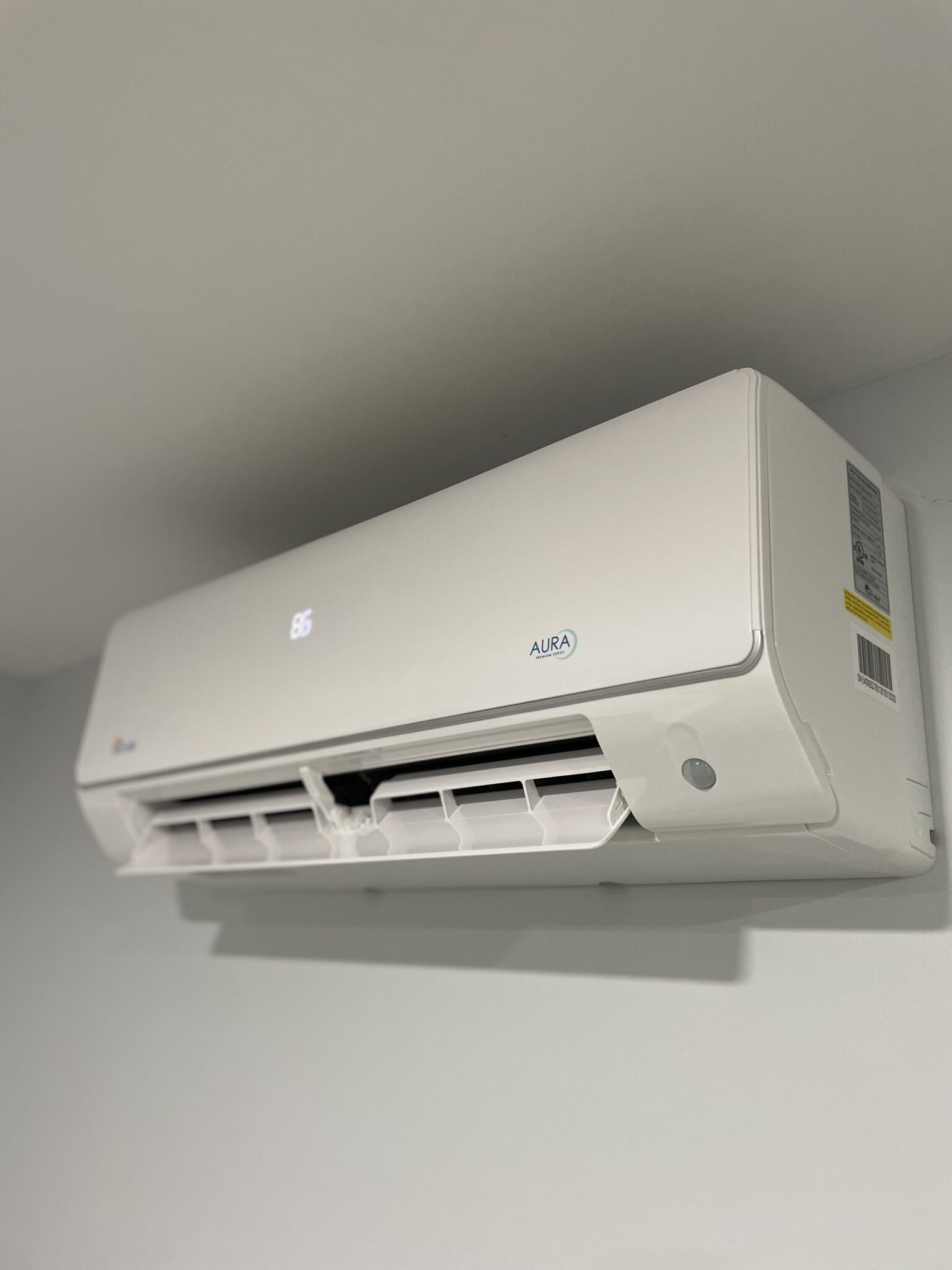 New Mini split air conditioning system, heating syste, ductless heating, ductless heat pump Senville. Troy, NY